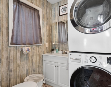 27 Atlantic Avenue - Photo Thumbnail 18