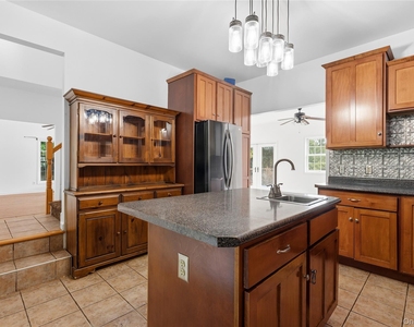 7 Van Keuren Avenue - Photo Thumbnail 12