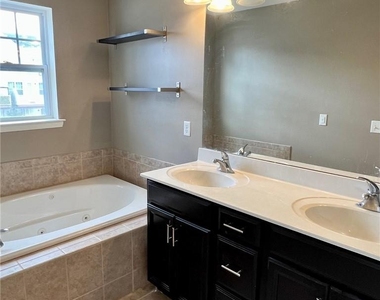 95 Meadow View Drive - Photo Thumbnail 18