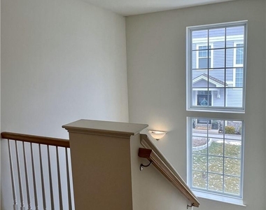 95 Meadow View Drive - Photo Thumbnail 13