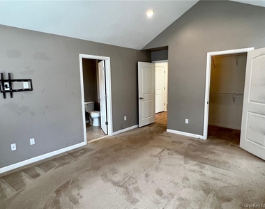 95 Meadow View Drive - Photo Thumbnail 15