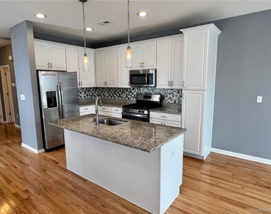95 Meadow View Drive - Photo Thumbnail 6
