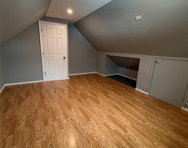82 E Hollywood Avenue - Photo Thumbnail 7