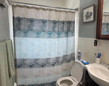 82 E Hollywood Avenue - Photo Thumbnail 8