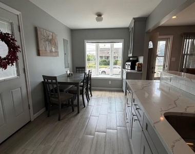 82 E Hollywood Avenue - Photo Thumbnail 2