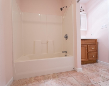 1-18 Willow Way - Photo Thumbnail 9