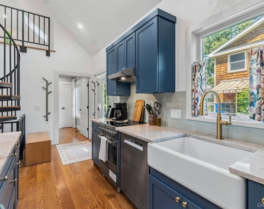 103 Hastings Avenue - Photo Thumbnail 5