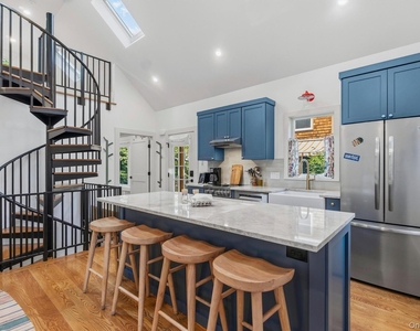 103 Hastings Avenue - Photo Thumbnail 7