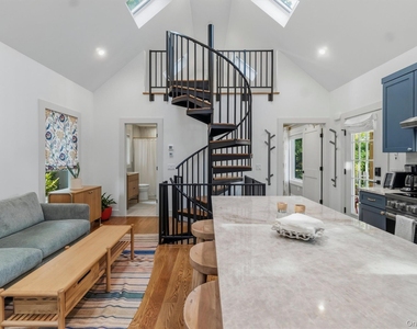 103 Hastings Avenue - Photo Thumbnail 11