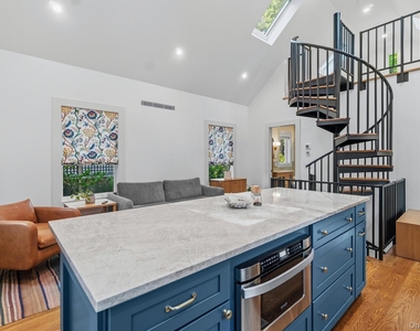 103 Hastings Avenue - Photo Thumbnail 6