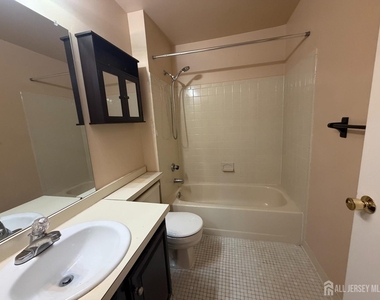 1006 Aspen Drive - Photo Thumbnail 8