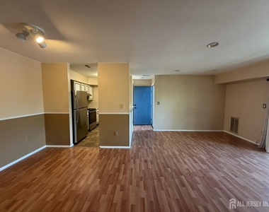 1006 Aspen Drive - Photo Thumbnail 15