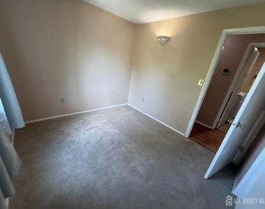 1006 Aspen Drive - Photo Thumbnail 14