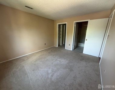 1006 Aspen Drive - Photo Thumbnail 9