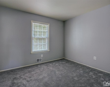 40 Staghorn Drive - Photo Thumbnail 18
