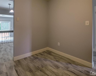 40 Staghorn Drive - Photo Thumbnail 5