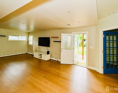 11 Baxter Road - Photo Thumbnail 7