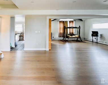 11 Baxter Road - Photo Thumbnail 10