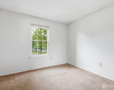 334 Lancaster Court - Photo Thumbnail 11