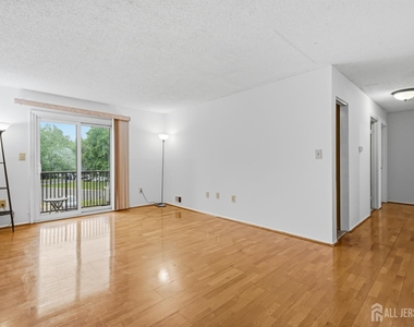334 Lancaster Court - Photo Thumbnail 4