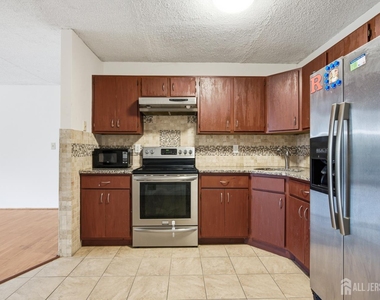 334 Lancaster Court - Photo Thumbnail 8