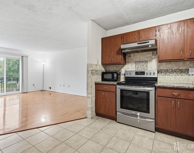 334 Lancaster Court - Photo Thumbnail 9