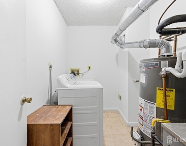 334 Lancaster Court - Photo Thumbnail 18