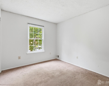 334 Lancaster Court - Photo Thumbnail 15