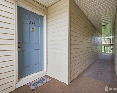 334 Lancaster Court - Photo Thumbnail 3