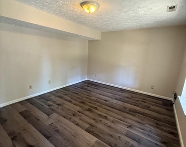 304 Tolbelt Court - Photo Thumbnail 4