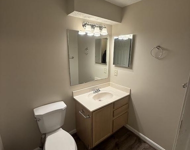 304 Tolbelt Court - Photo Thumbnail 8