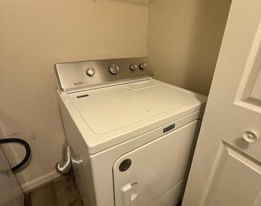 304 Tolbelt Court - Photo Thumbnail 10