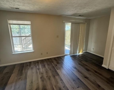 304 Tolbelt Court - Photo Thumbnail 5