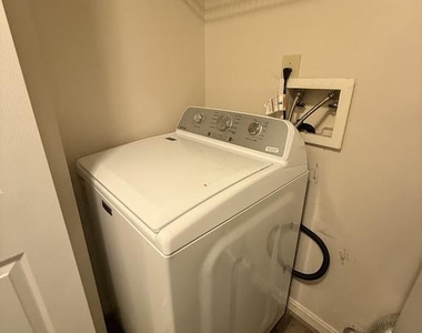 304 Tolbelt Court - Photo Thumbnail 11