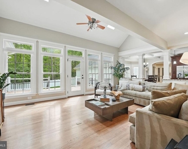 10714 Kirkland Drive - Photo Thumbnail 8