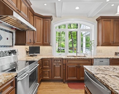 10714 Kirkland Drive - Photo Thumbnail 4