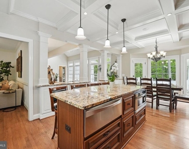 10714 Kirkland Drive - Photo Thumbnail 5