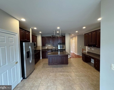 6912 Witton Circle - Photo Thumbnail 2