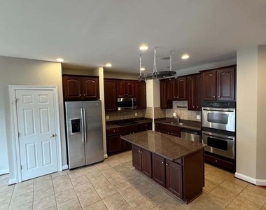 6912 Witton Circle - Photo Thumbnail 5