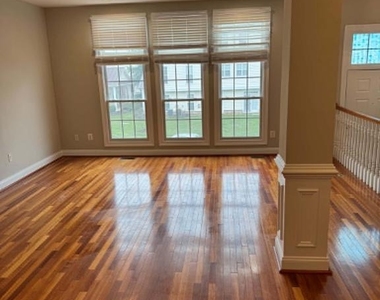 6912 Witton Circle - Photo Thumbnail 8