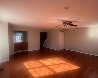 7419 Courtland Circle - Photo Thumbnail 3