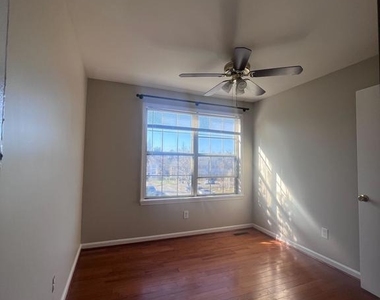 7419 Courtland Circle - Photo Thumbnail 6
