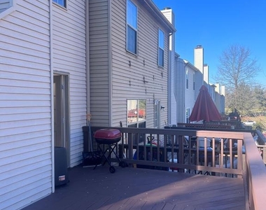 7419 Courtland Circle - Photo Thumbnail 14