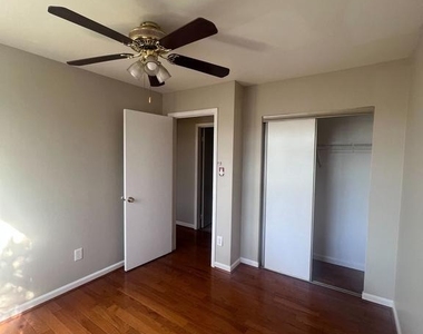 7419 Courtland Circle - Photo Thumbnail 7