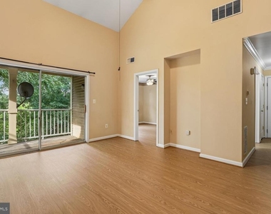 1060 Gardenview Loop - Photo Thumbnail 5
