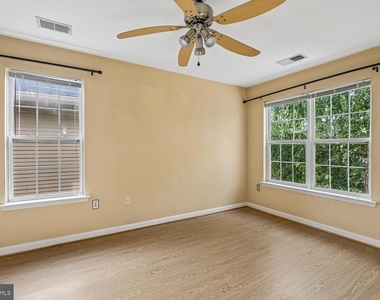 1060 Gardenview Loop - Photo Thumbnail 10