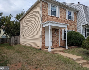 9032 Whispering Pine Court - Photo Thumbnail 15