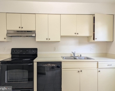 9032 Whispering Pine Court - Photo Thumbnail 17