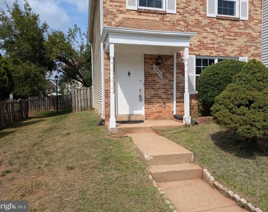 9032 Whispering Pine Court - Photo Thumbnail 4