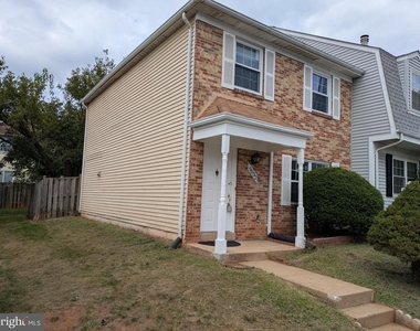 9032 Whispering Pine Court - Photo Thumbnail 3